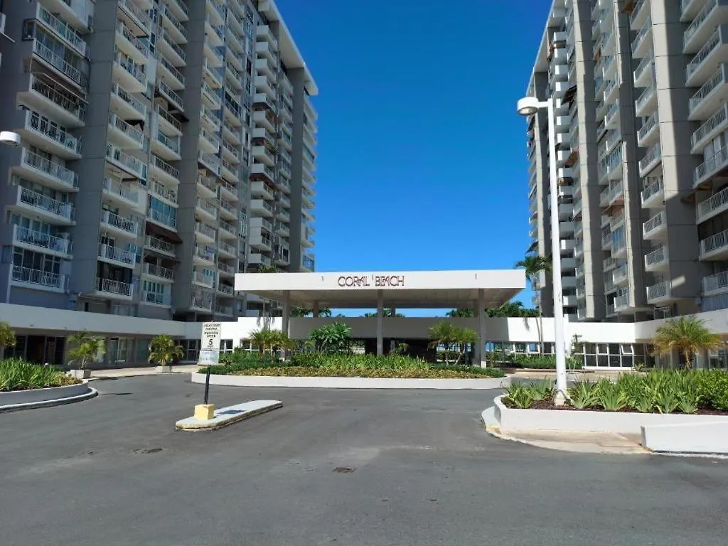 Apartmán Isla Verde Beachfront With Pool- Near Foxwoods San Juan